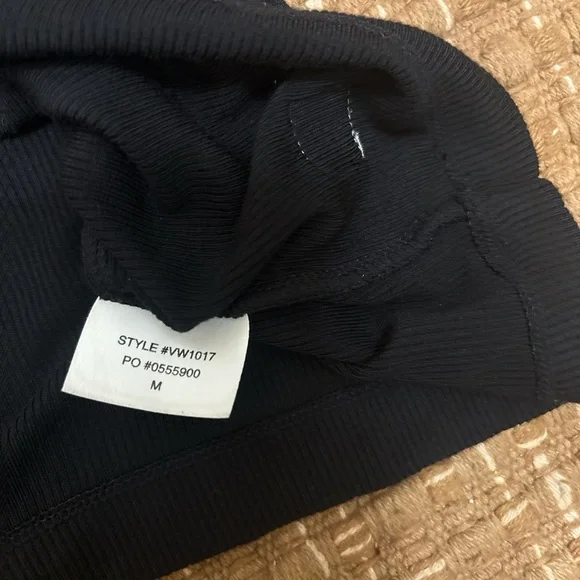 Vuori Black Ribbed Top - Picture 3 of 4